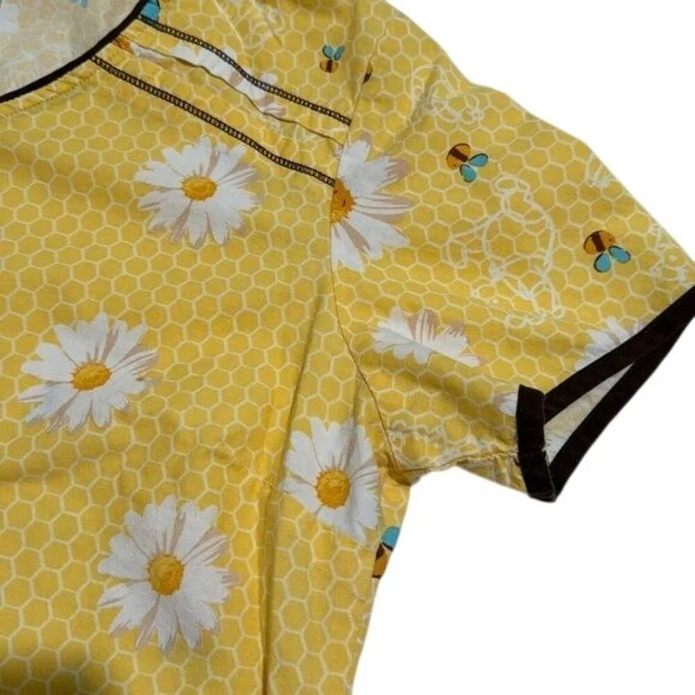 Disney Winnie The Pooh "Dont Forget To Smile Today" Yellow Scrub Top Medium - Picture 7 of 8